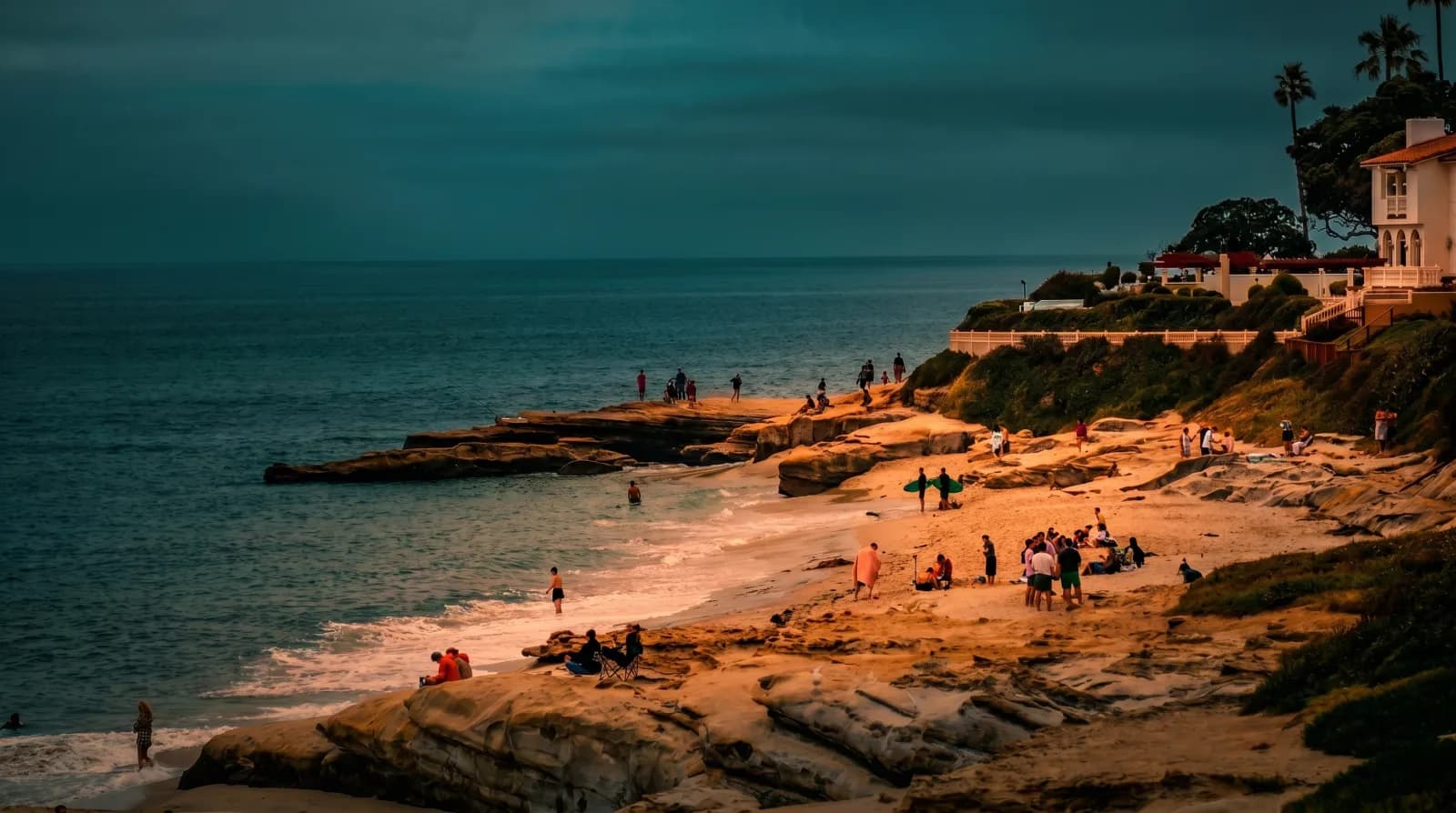 La Jolla Shores lineup with Scripps Pier in the middle distance, San Diego