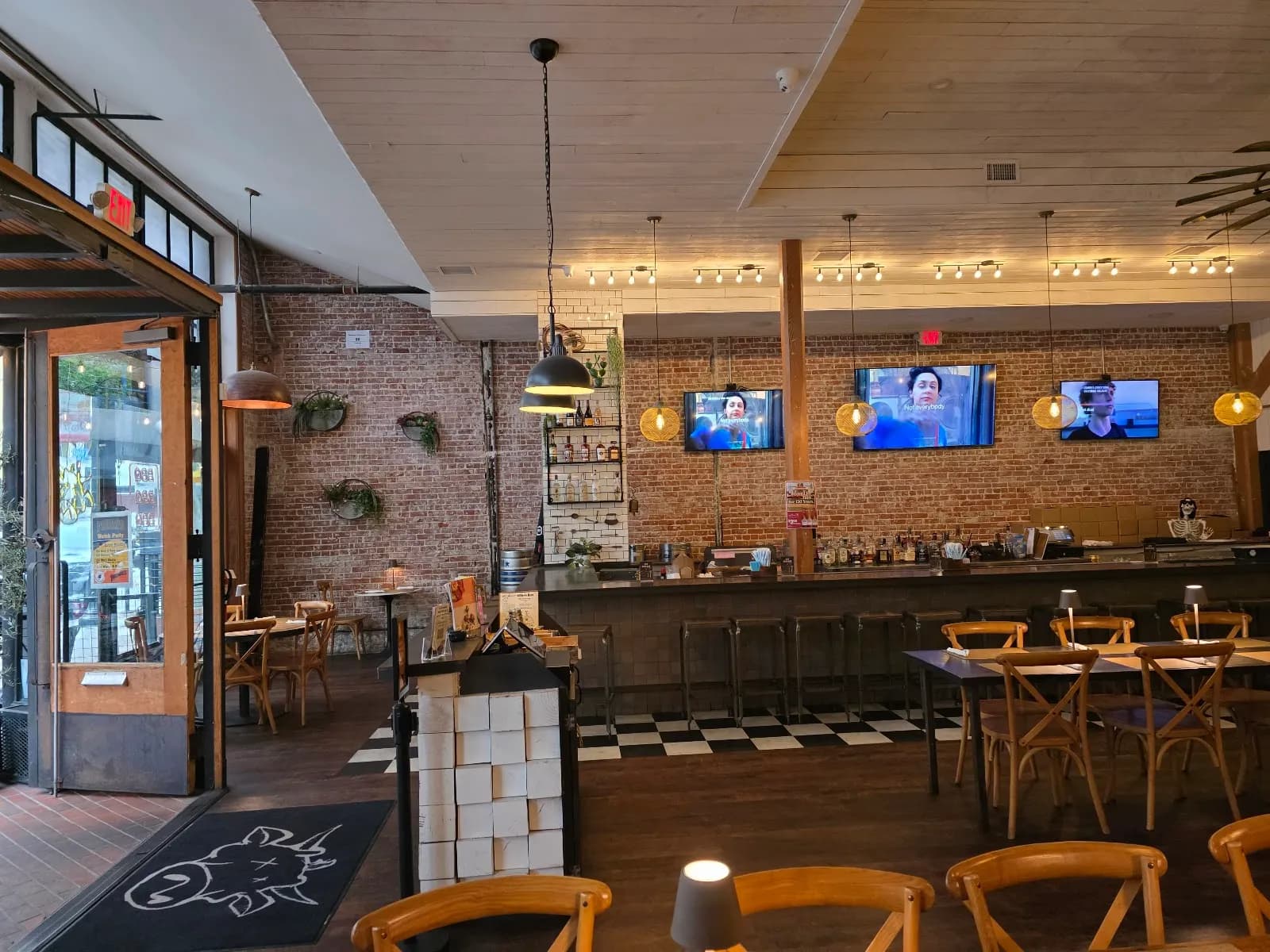 Smokin J's BBQ & Taphouse, BBQ in Gaslamp Quarter