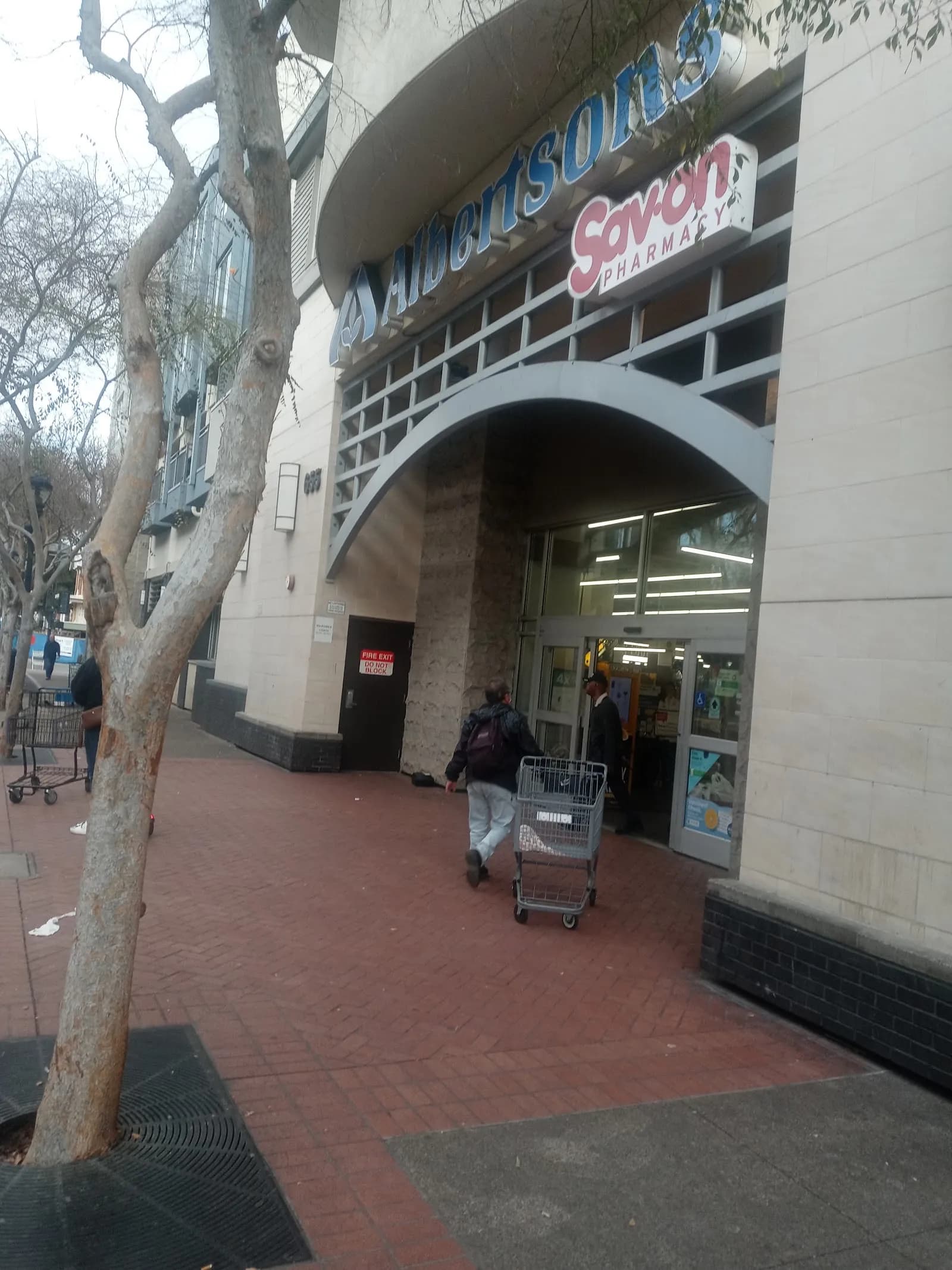 Albertsons, Bakeries in East Village