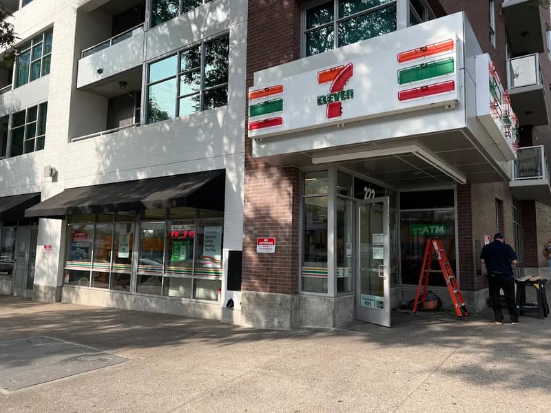 7-Eleven, Pizza in East Village