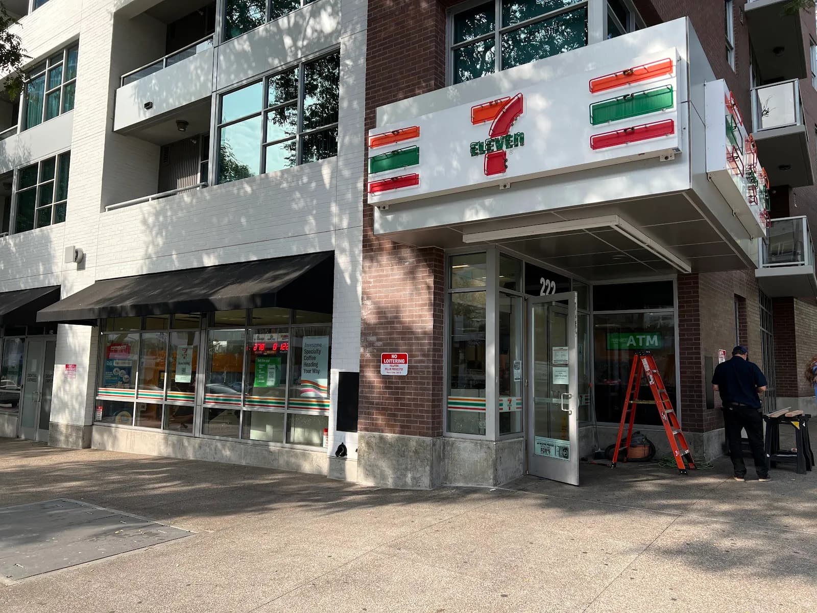 7-Eleven, Pizza in East Village