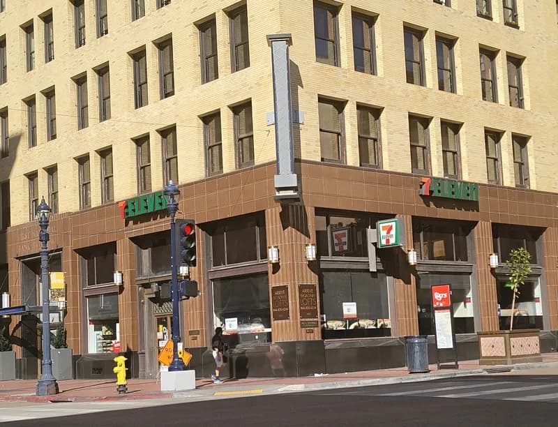 7-Eleven, Pizza in Gaslamp Quarter