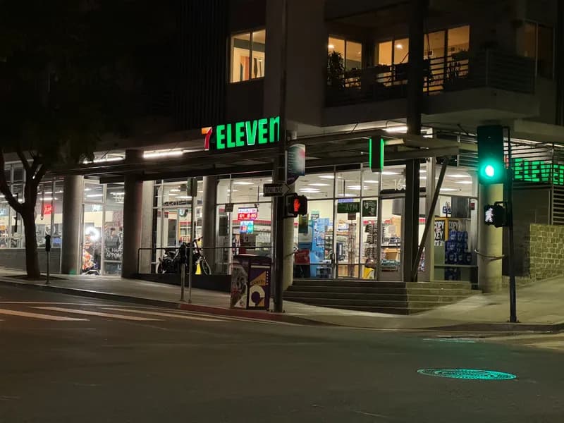 7-Eleven, Pizza in Little Italy