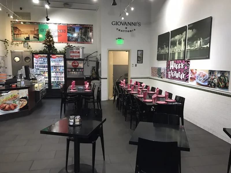 Giovanni's Trattoria, Pizza in Little Italy