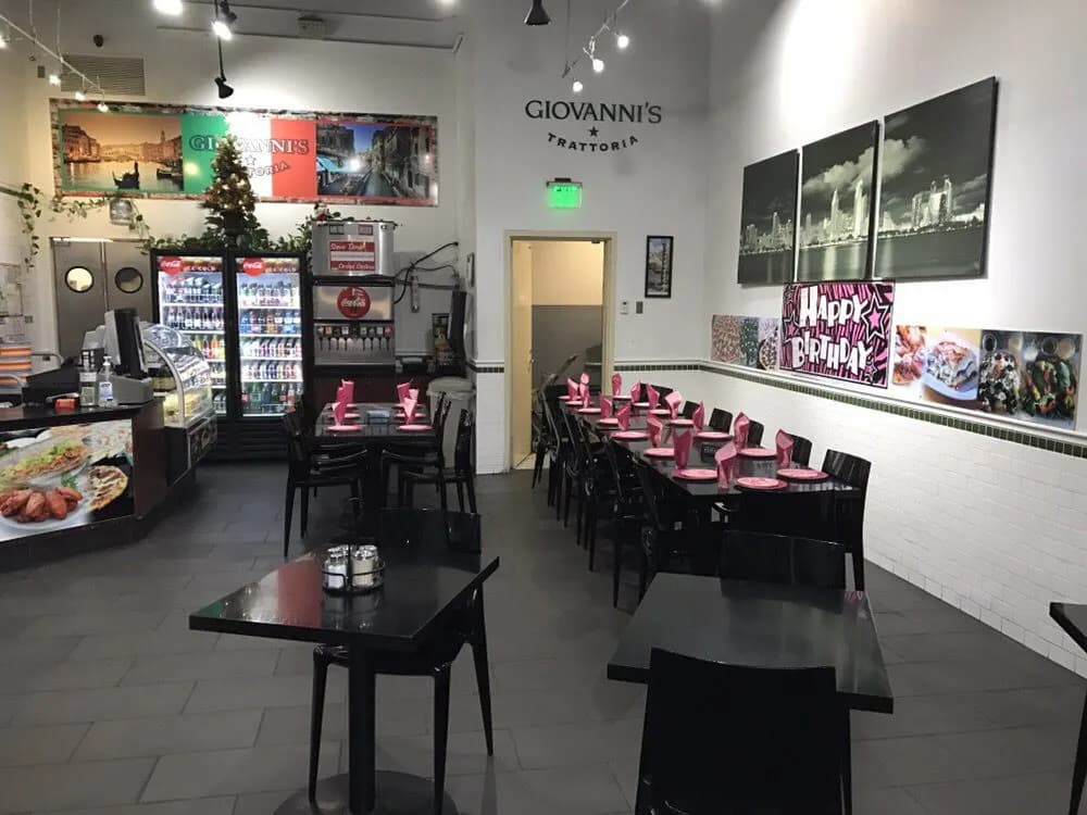 Giovanni's Trattoria, Pizza in Little Italy