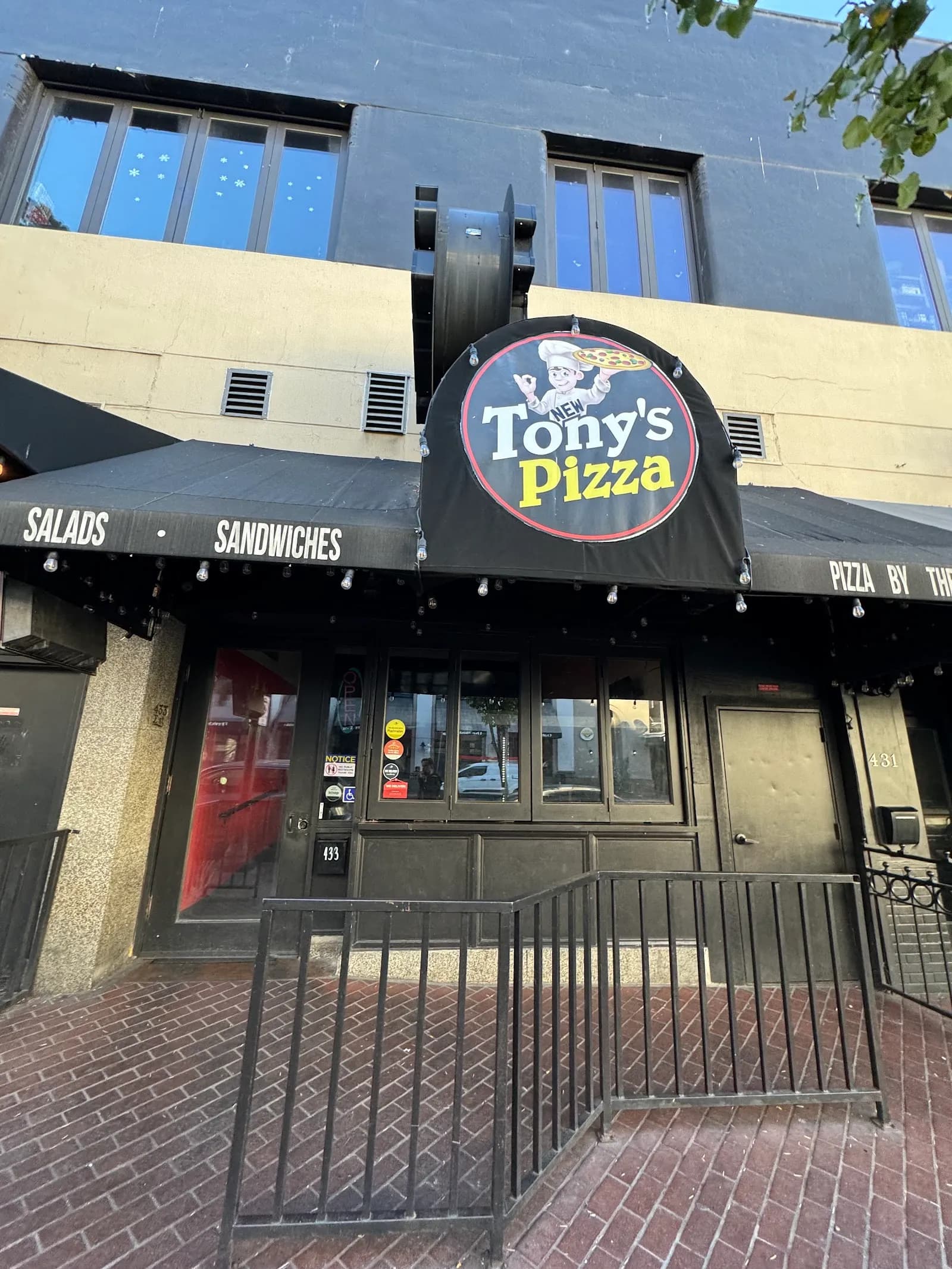 New Tony's Pizza, Pizza in Gaslamp Quarter