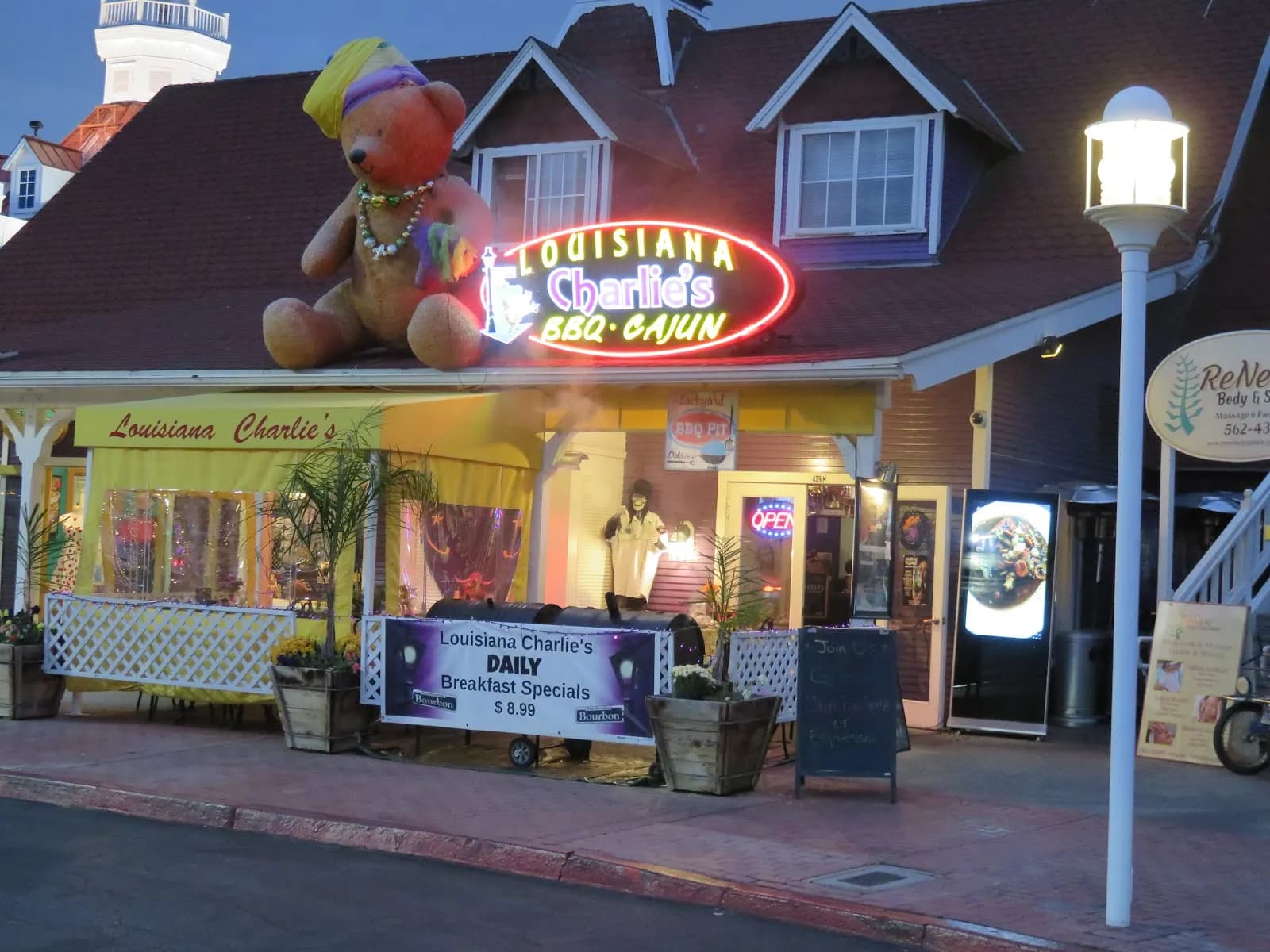 Louisiana Charlie's San Diego, Seafood in Gaslamp Quarter