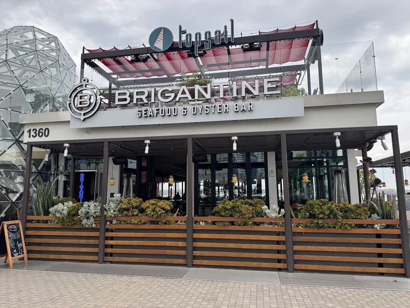 Brigantine Seafood & Oyster Bar, Seafood in Little Italy