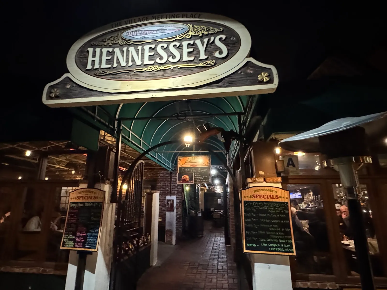 Hennessey's Tavern in La Jolla