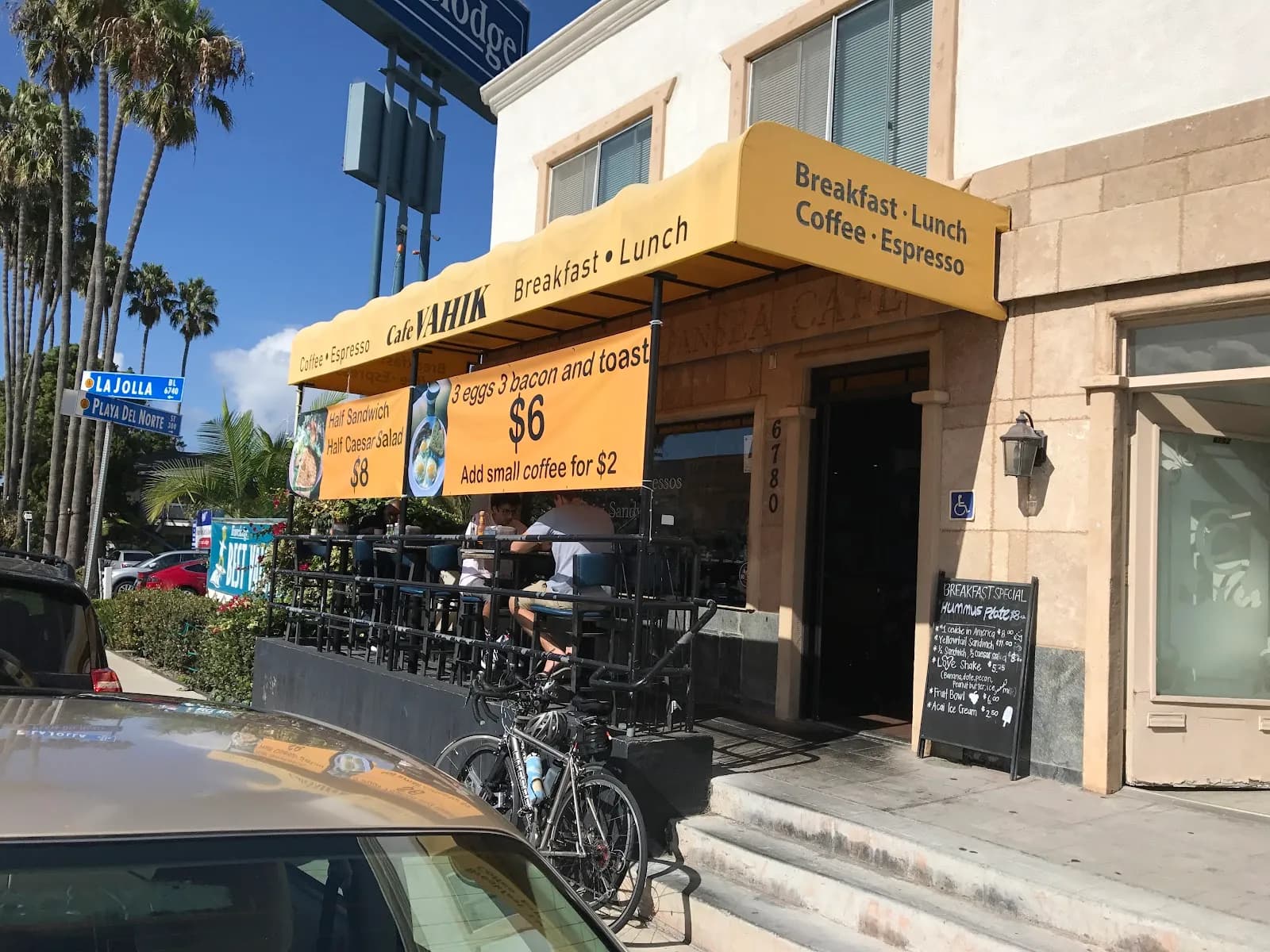 Café Vahik in La Jolla