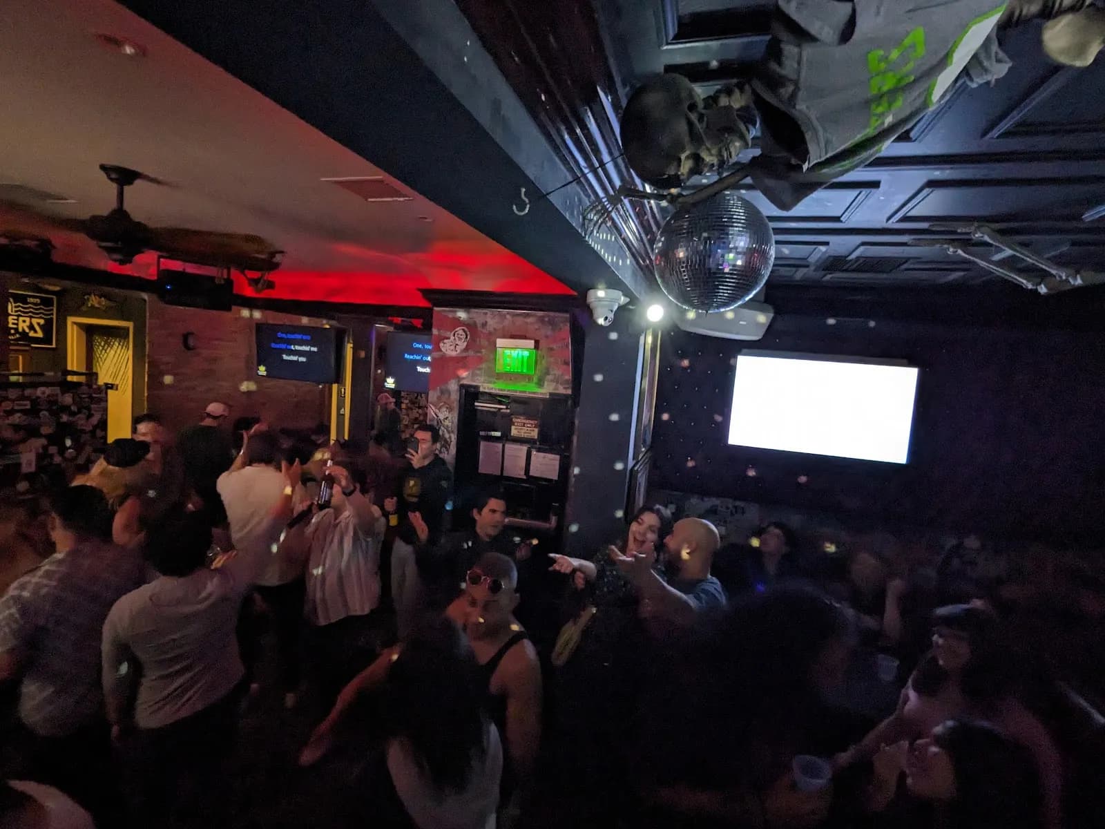 Thrusters Lounge in Pacific Beach