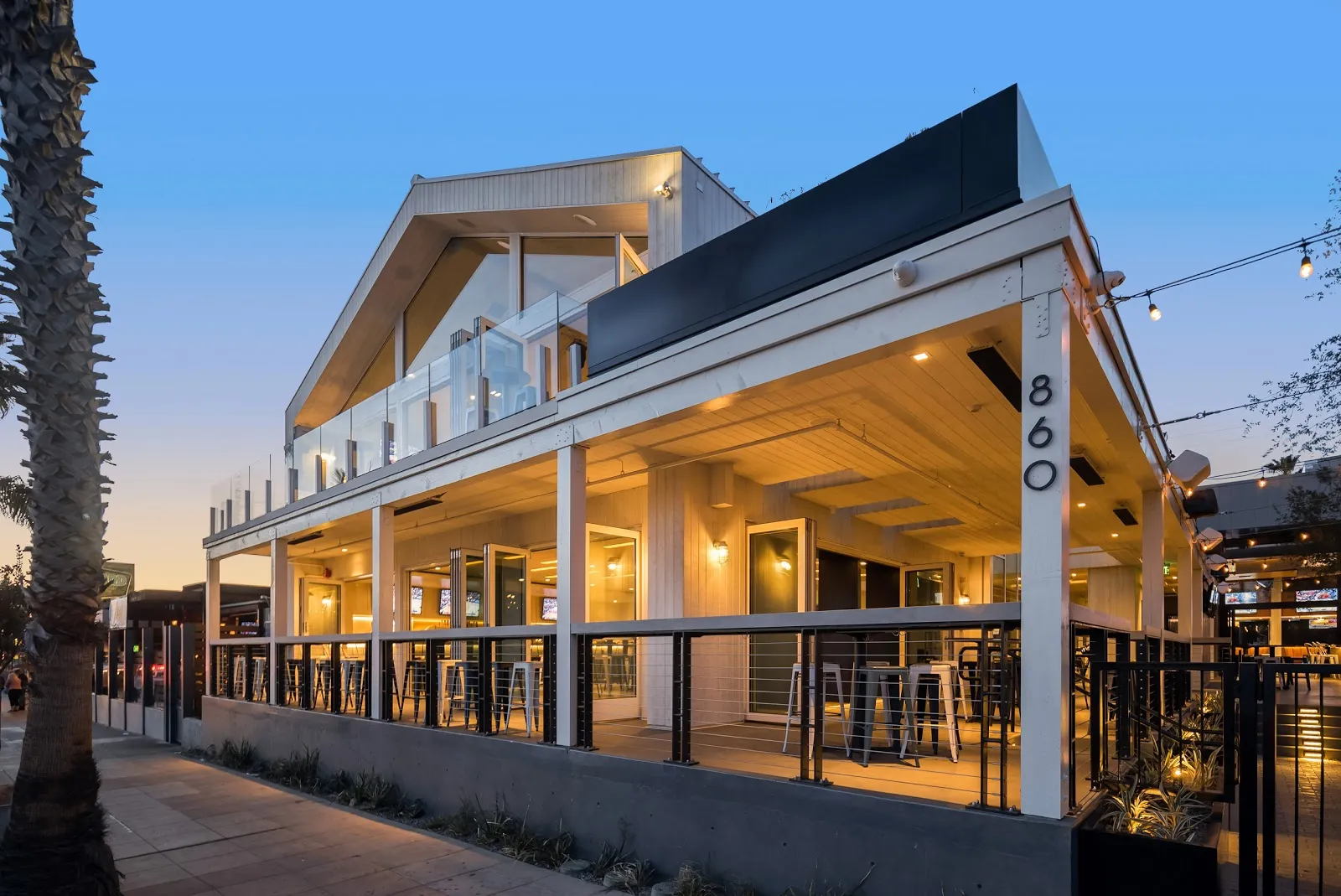 Mavericks Beach Club in Pacific Beach