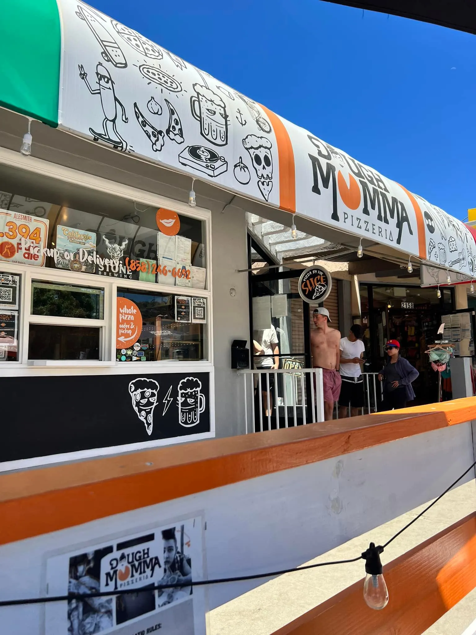 Dough Momma Pizzeria, Pizza in La Jolla