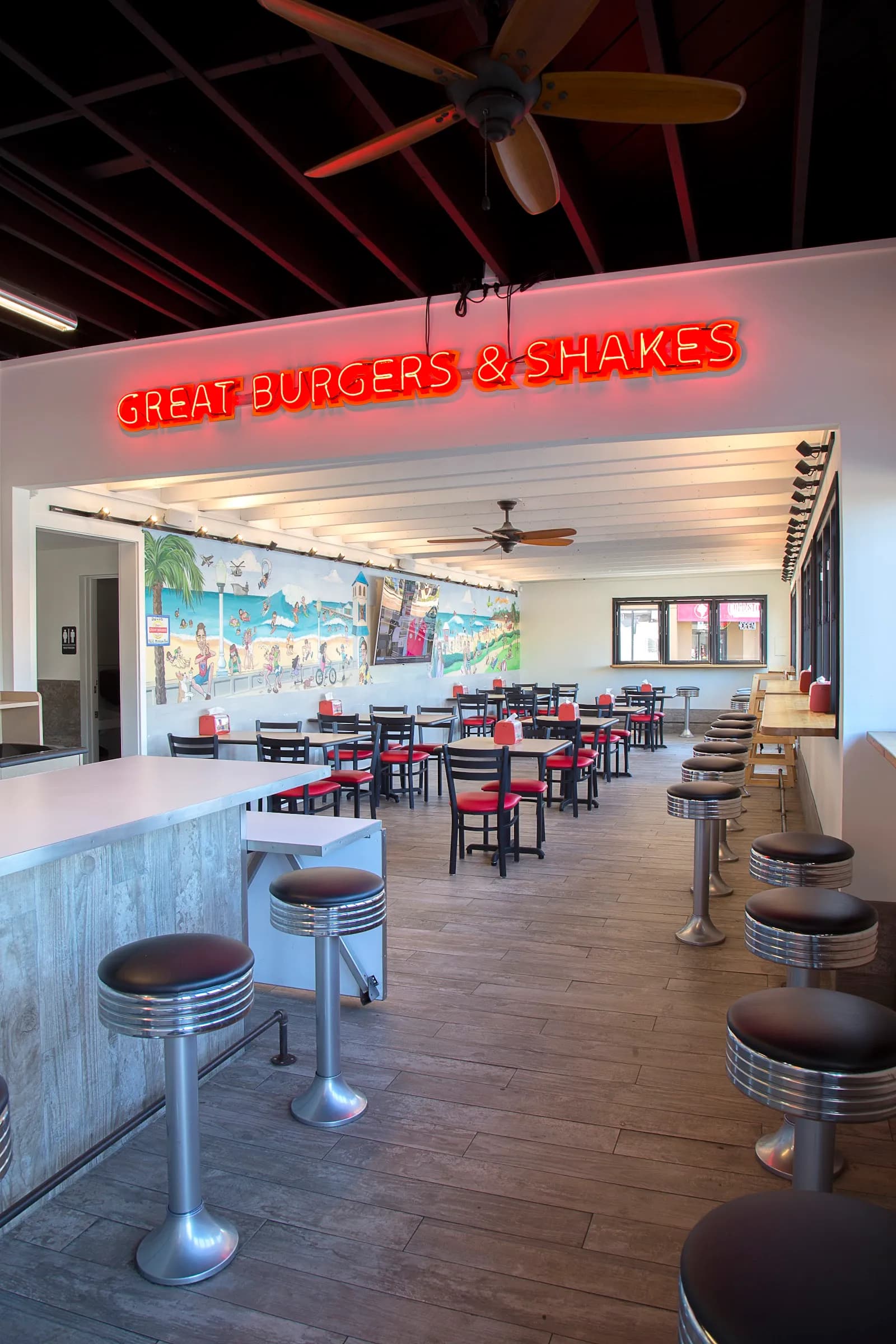 Biggie's Burgers, American in Pacific Beach