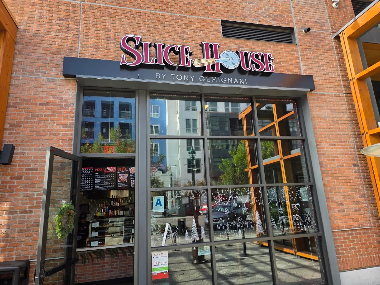 Slice House by Tony Gemignani, Pizza in Little Italy