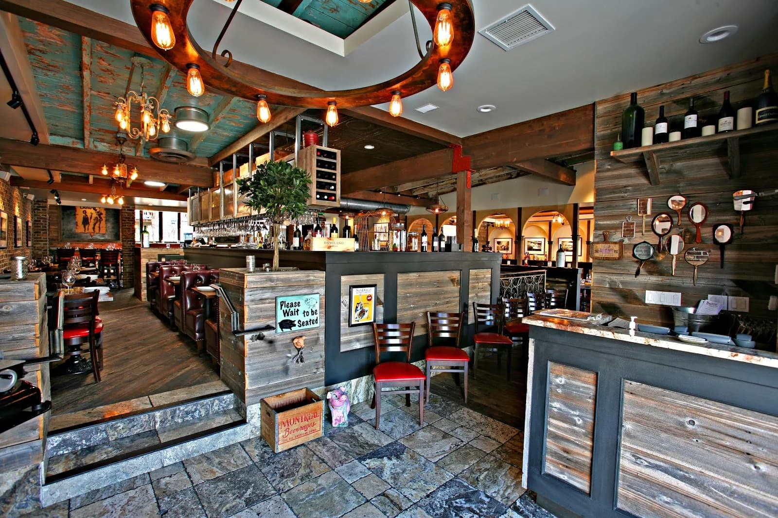Davanti Enoteca Little Italy, Italian in Little Italy