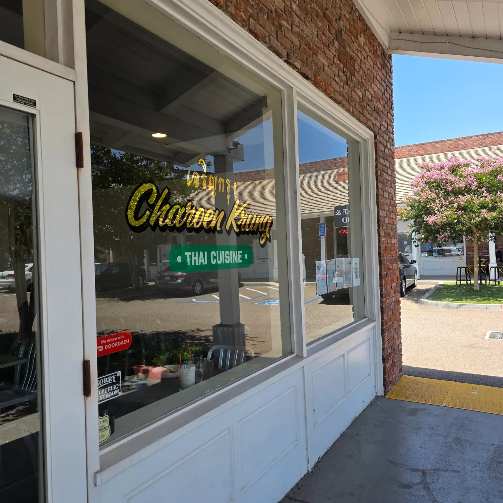 Charoen Krung Thai Cuisine, Thai in College Area