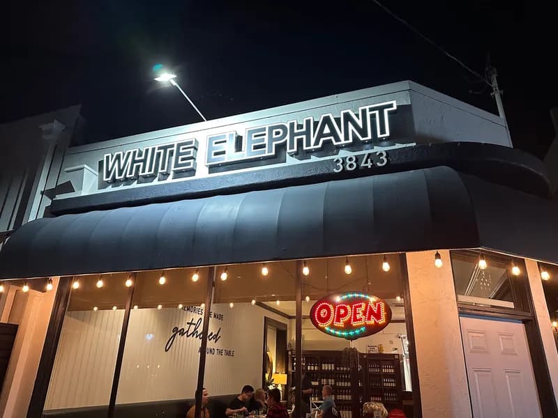 White Elephant Asian Kitchen, Thai in Hillcrest
