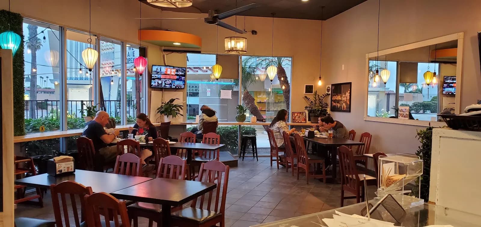 Bánh Mì Hội An, Vietnamese in Old Town