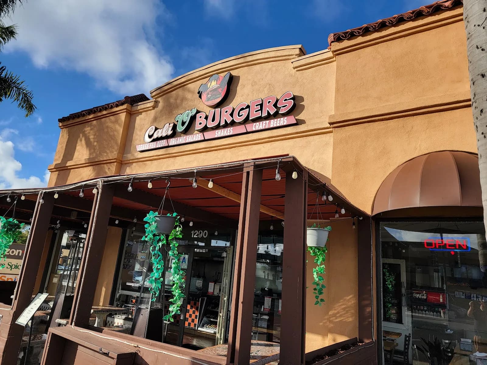 Cali "O" Burgers, Restaurants in Hillcrest