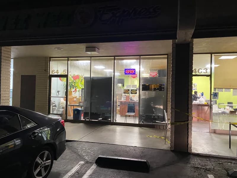 Wei Wei Asian Express, Venue in College Area