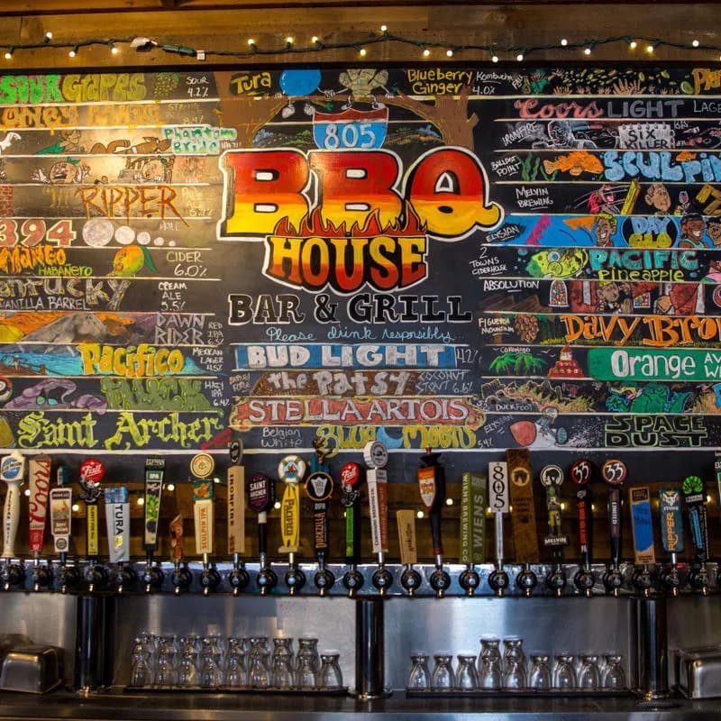 BBQ House Bar & Grill in Ocean Beach