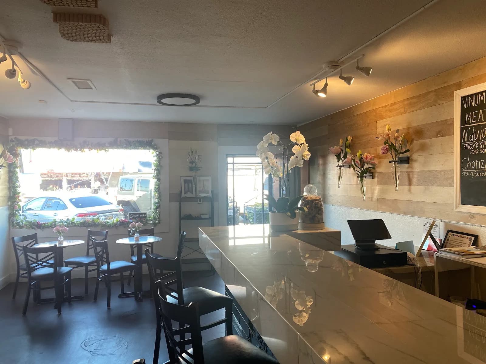 Vinum Locus in Ocean Beach