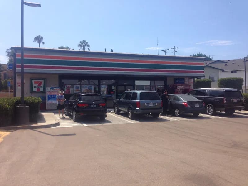 7-Eleven, Restaurants in Point Loma