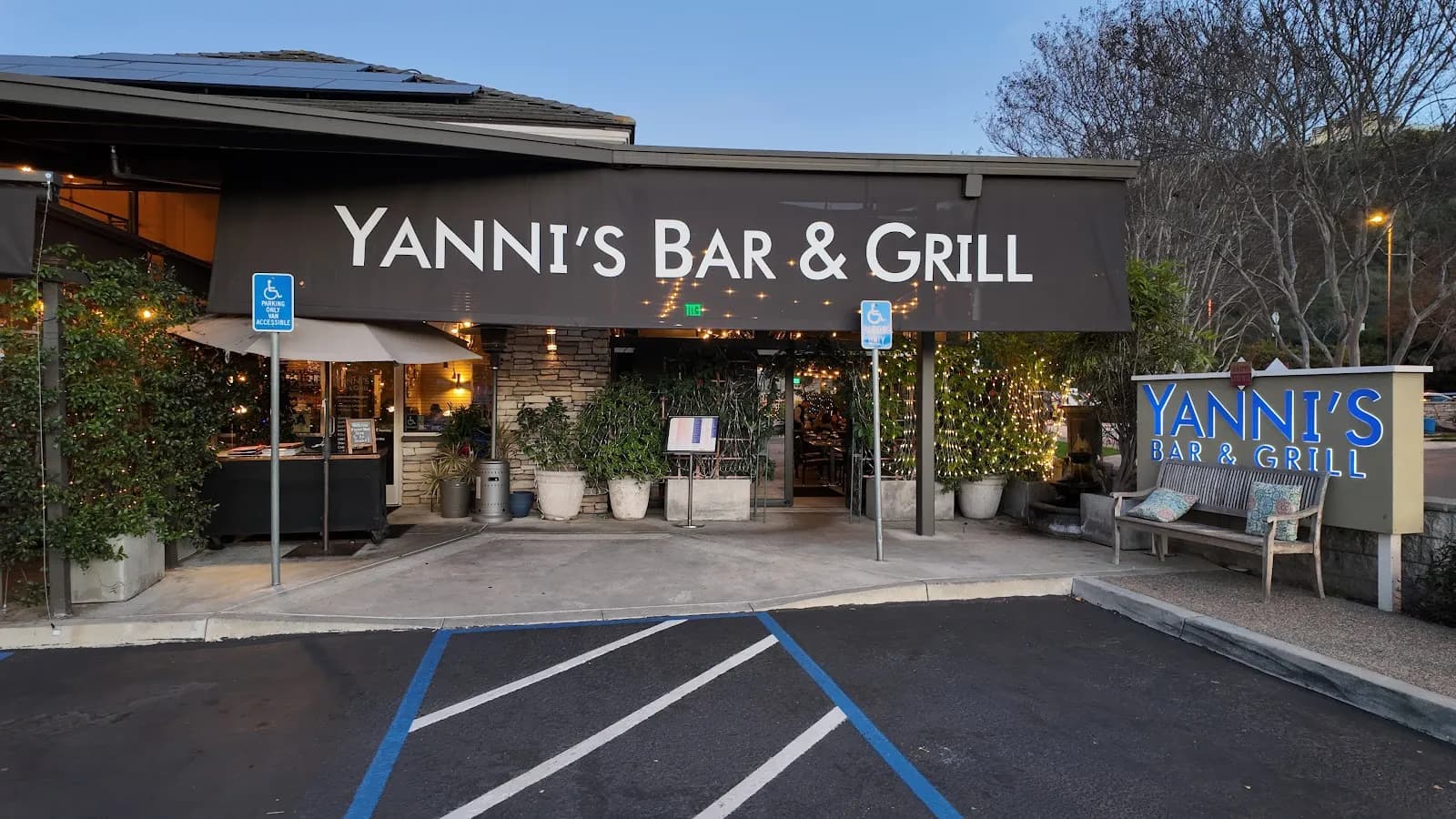 Yanni's Bar & Grill, Restaurants in San Diego