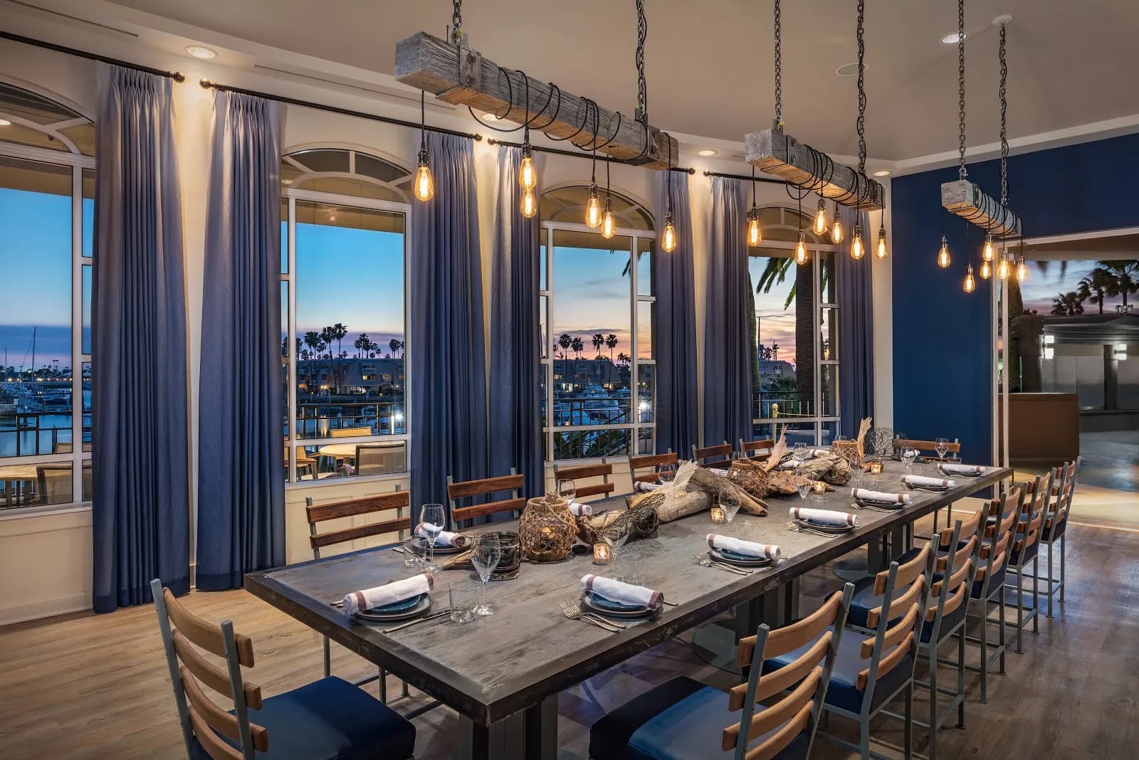 Crown Landing, Restaurants in San Diego