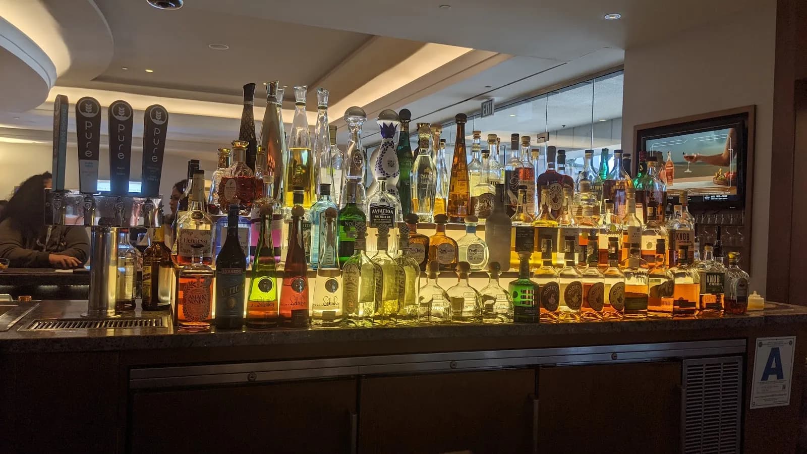 Cays Lounge, Restaurants in San Diego