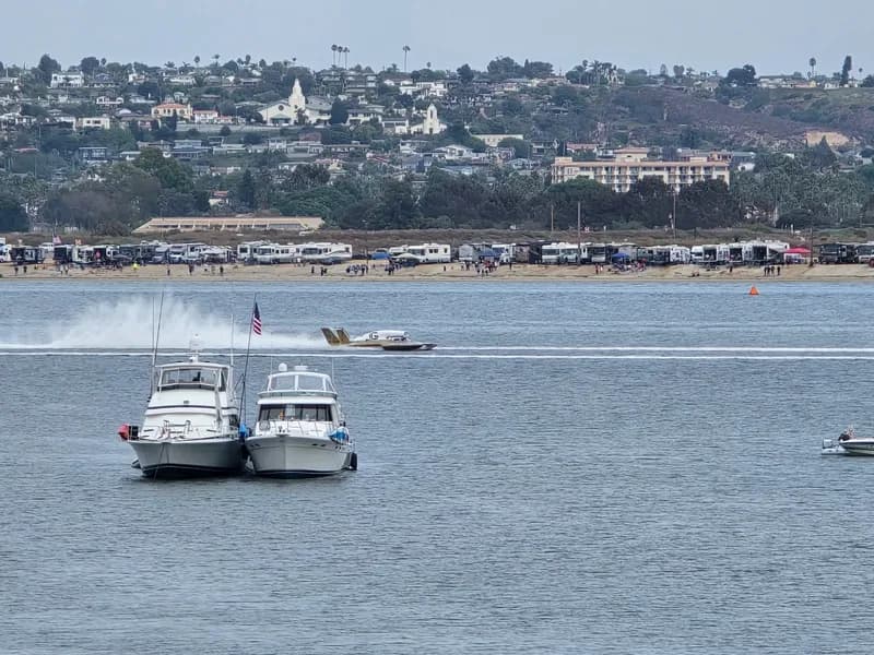 San Diego Bayfair, Restaurants in Mission Beach