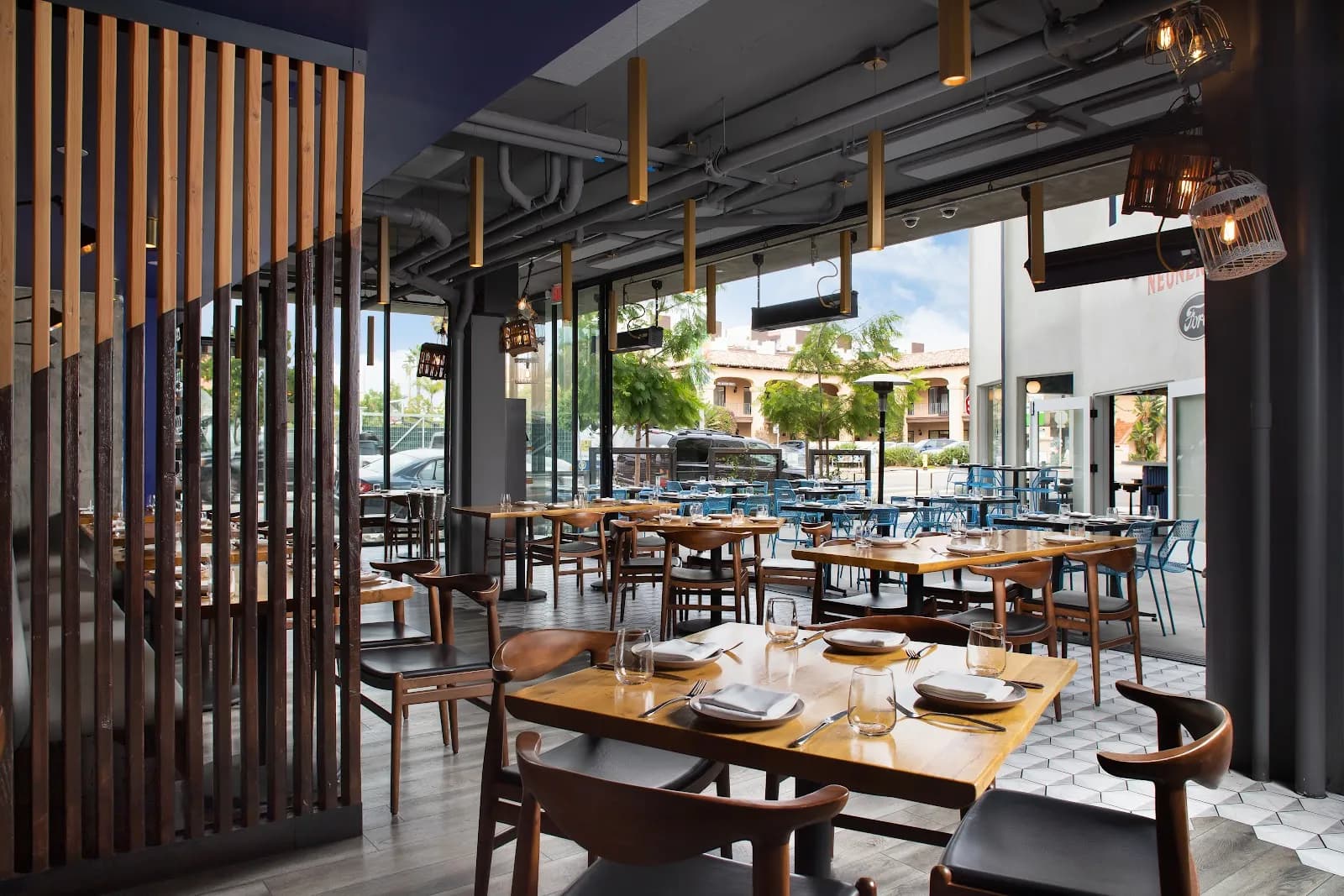 Fort Oak, Restaurants in Mission Hills