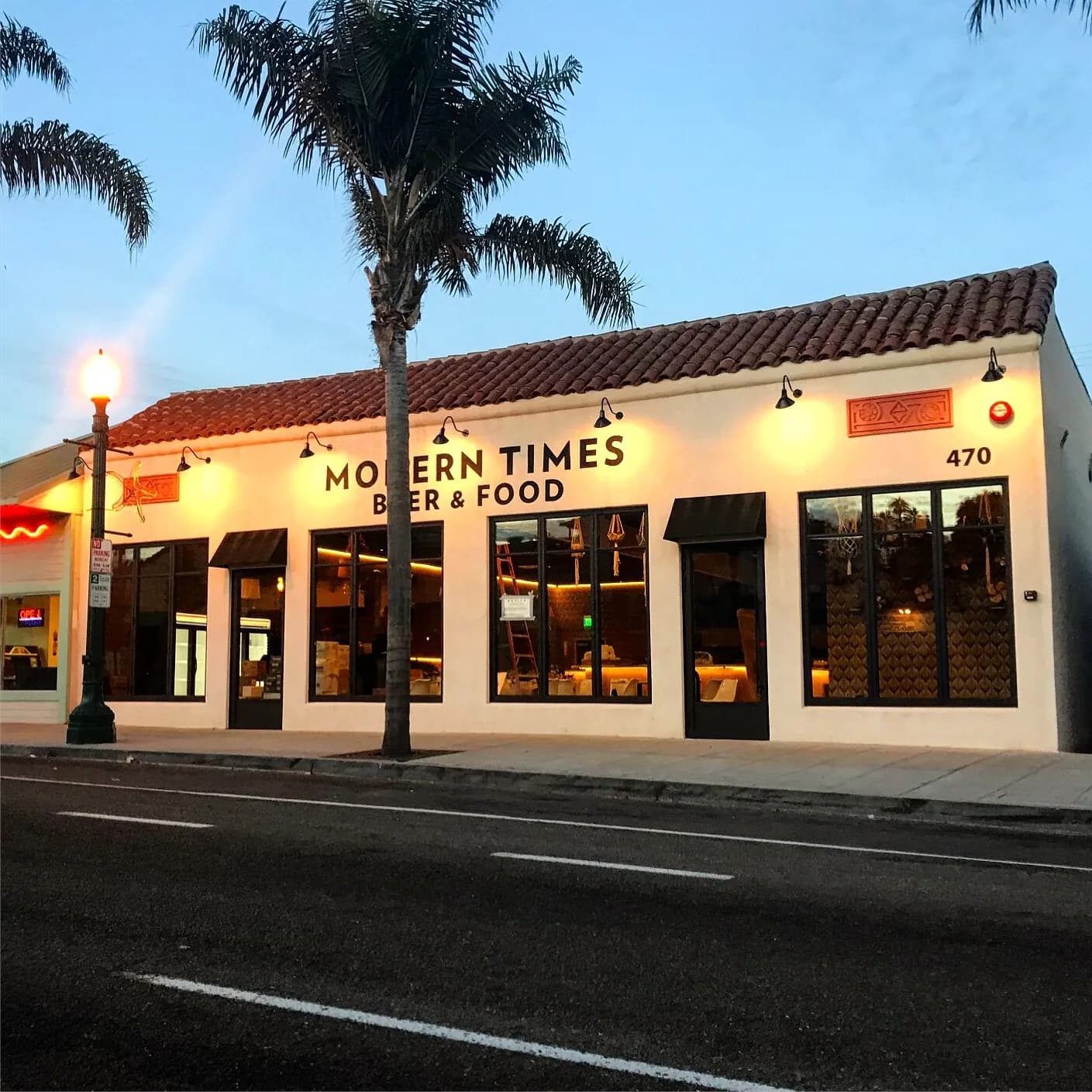 Modern Times Far West Lounge, Restaurants in Encinitas