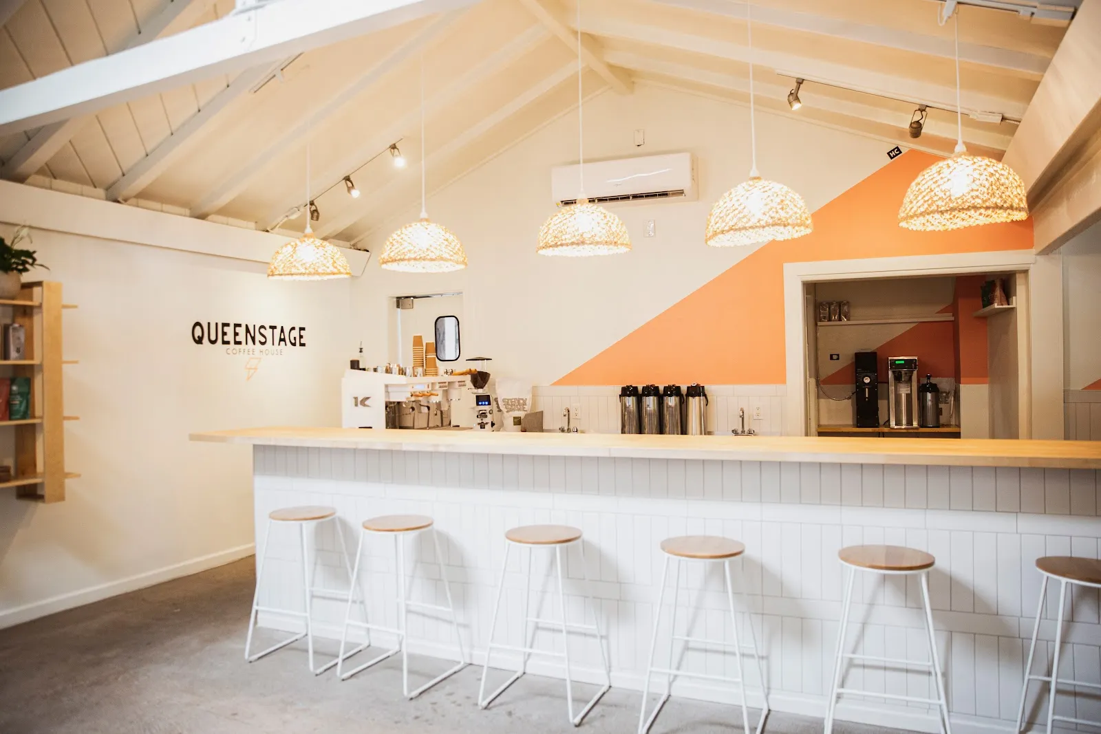 Queenstage Coffee House, Coffee Shops in Encinitas