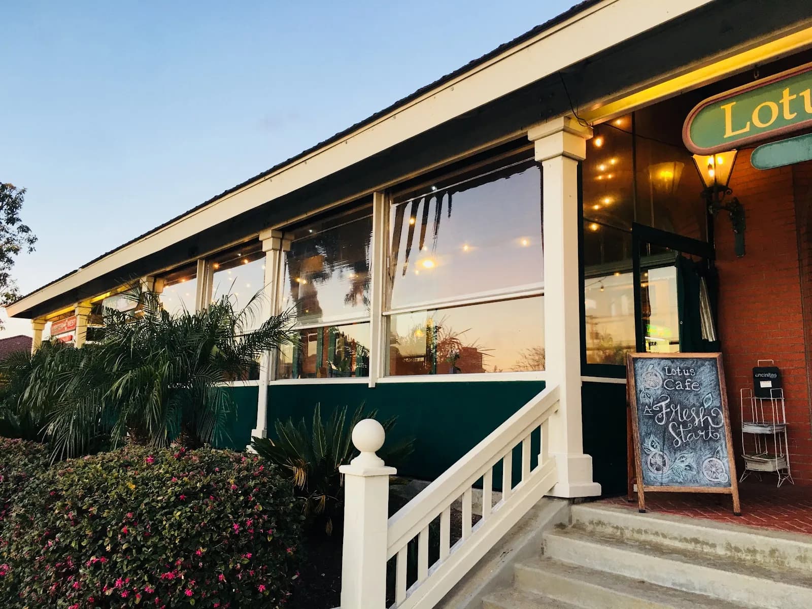 Lotus Cafe & Juice Bar, Restaurants in Encinitas