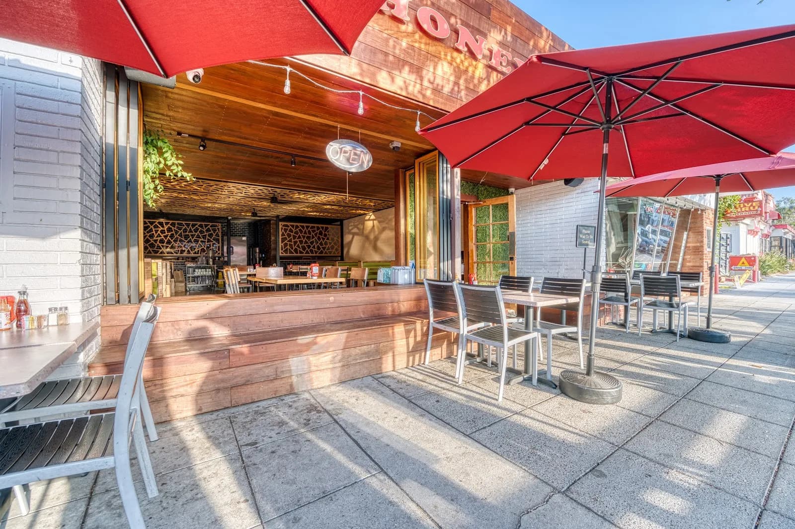 Honey's Bistro & Bakery, Restaurants in Encinitas