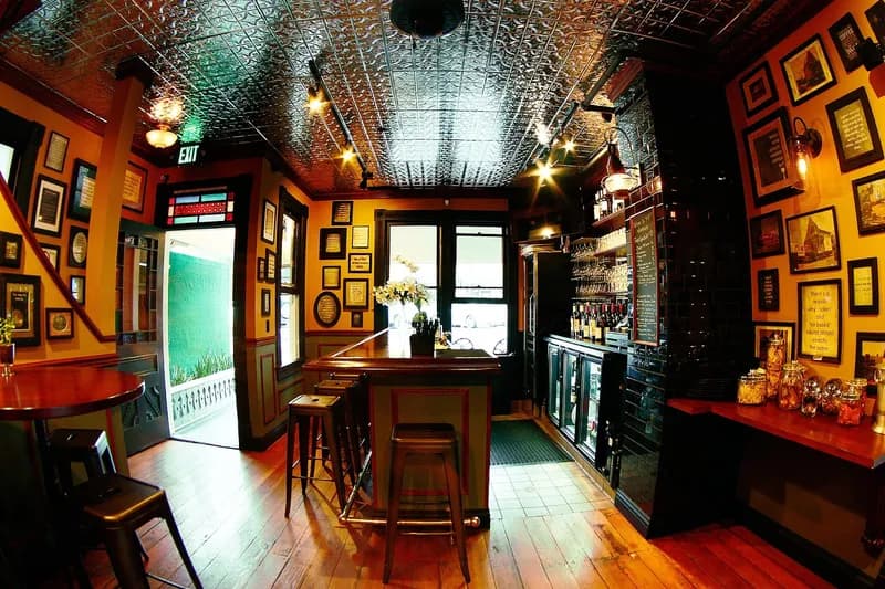 M WINEHOUSE, Bars in Little Italy