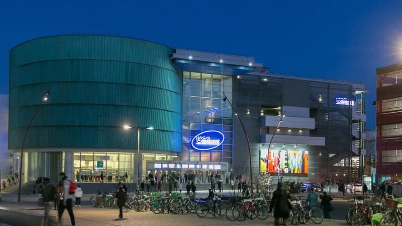 UGC Ciné Cité Strasbourg Etoile, Restaurants in Esplanade