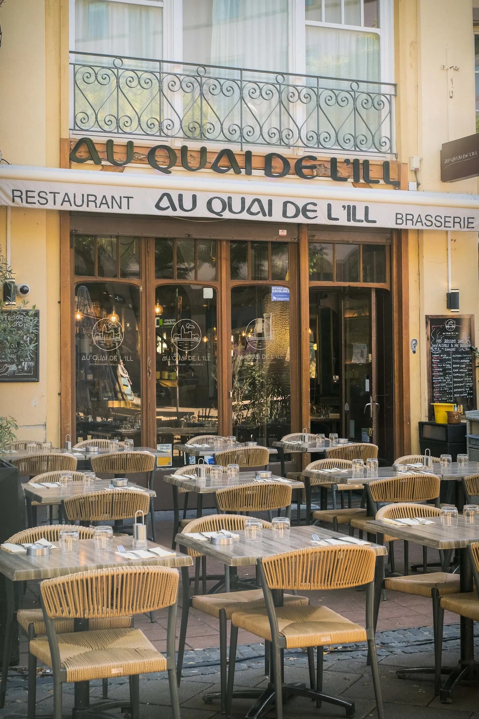 Au Quai de l'Ill - Brasserie Française, Restaurants in Grande Île