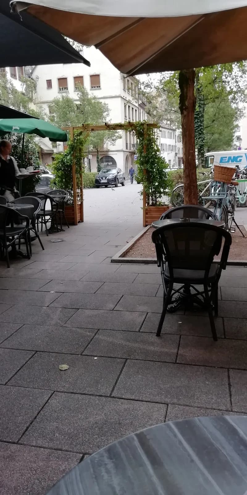 The King and his Jester, Restaurants in Grande Île