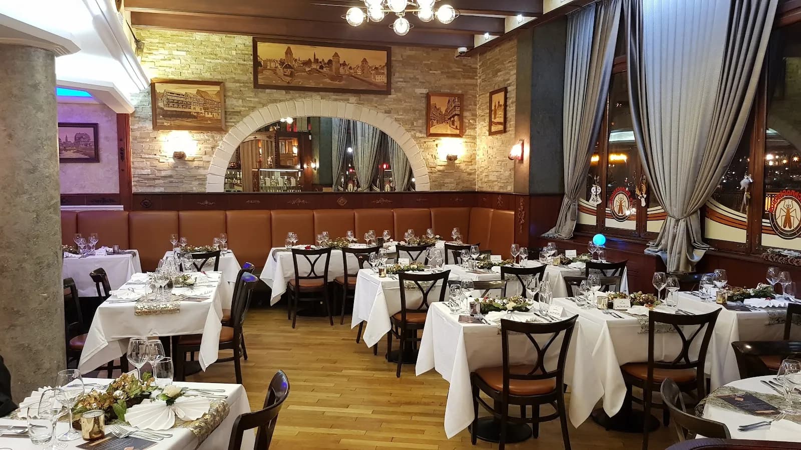 Le Schnockeloch Restaurant Alsacien Strasbourg - Tarte flambée Flammekueche, Restaurants in Quartier Gare