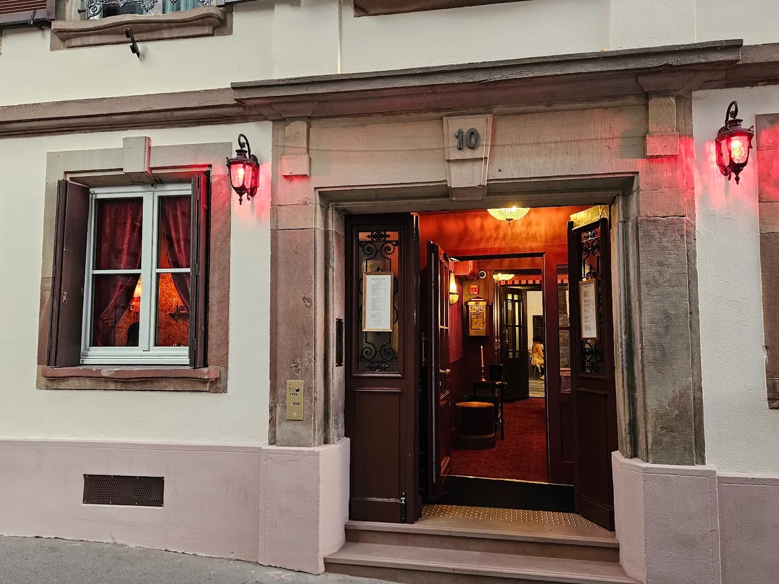 Madame C - Hôtel particulier | Bar à cocktails | Restaurant, Restaurants in Grande Île