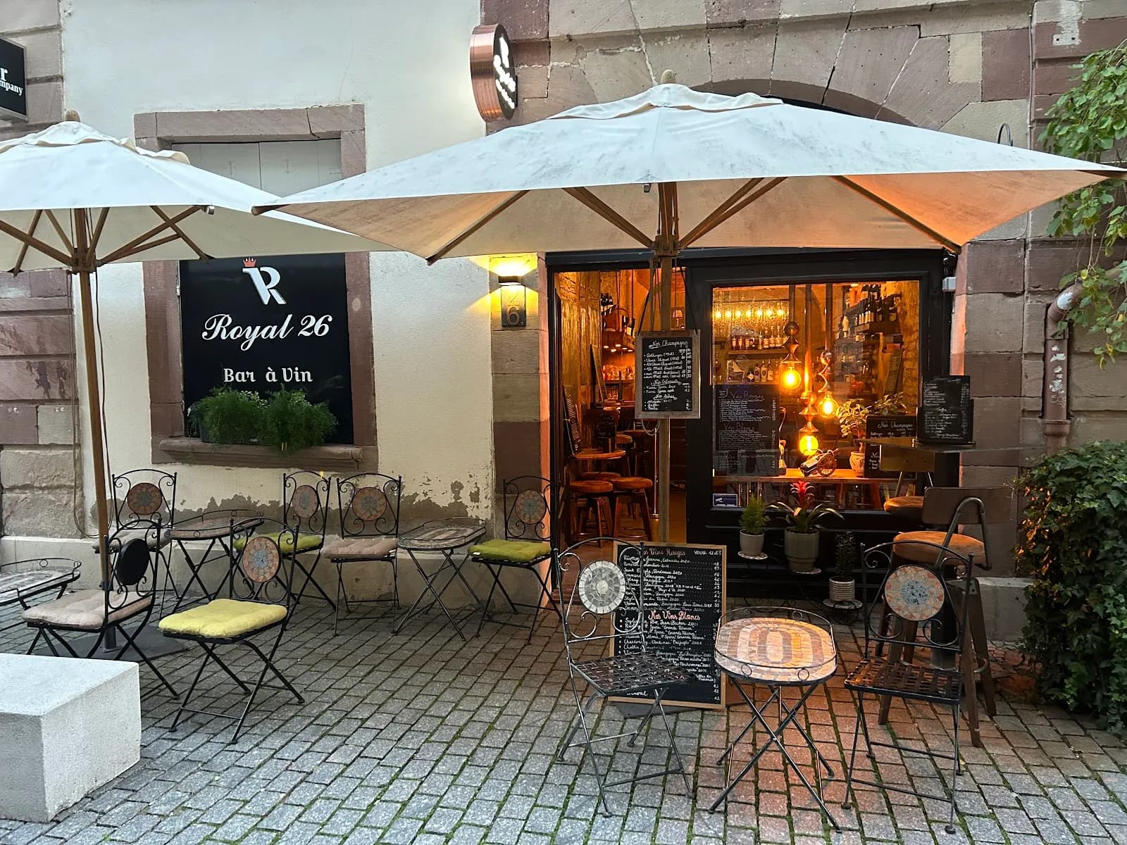 Royal 26 Strasbourg, Bars in Grande Île