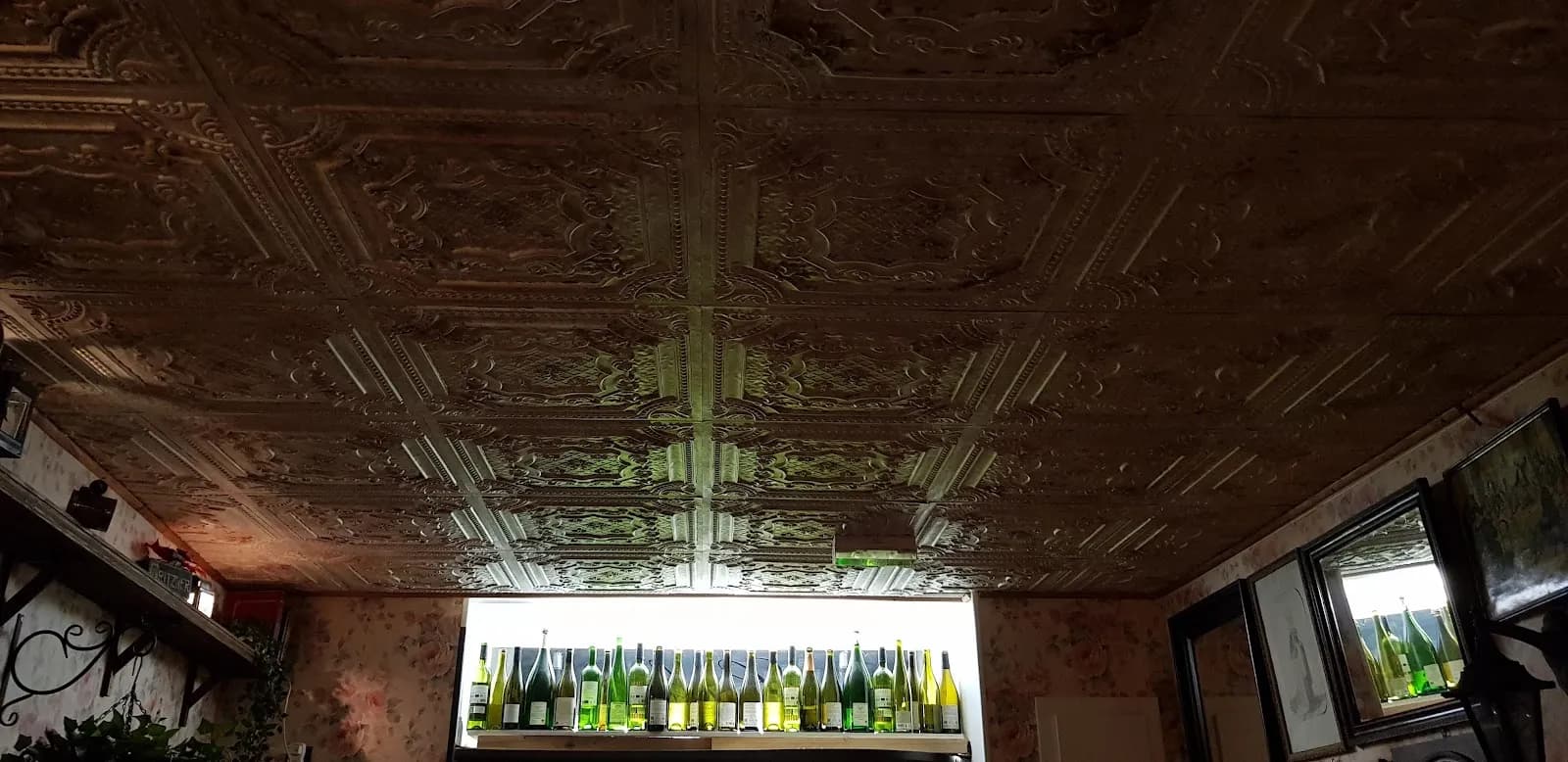 Jaja, Bars in Esplanade
