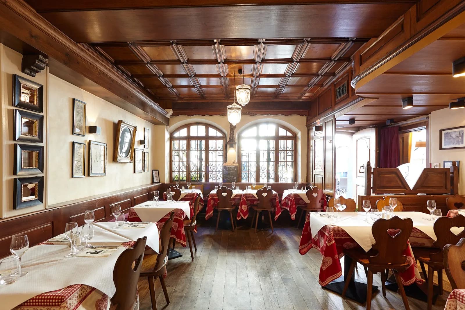 Muensterstuewel - Cuisine traditionnelle à deux pas de la cathédrale, Restaurants in Grande Île