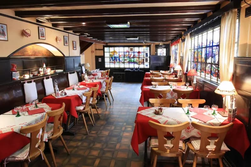 Le Pfifferbriader, Restaurants in Grande Île