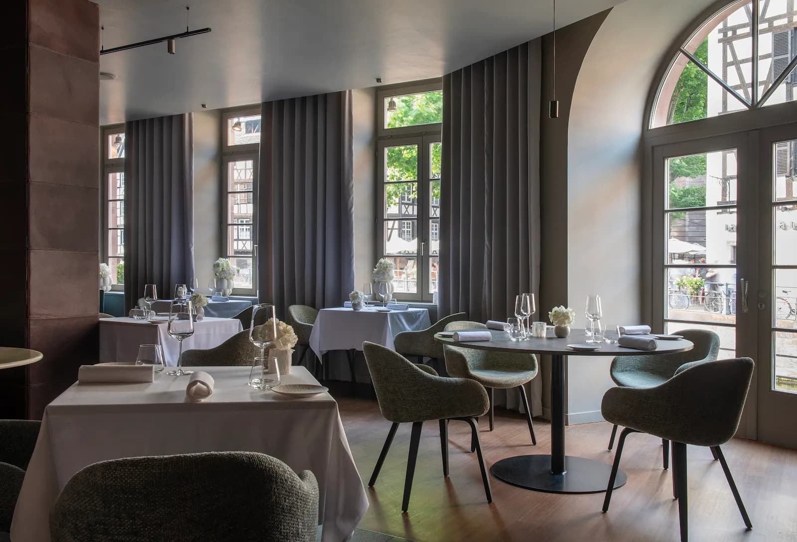 Le Restaurant Pont Tournant - Hôtel Régent Petite France, Restaurants in Petite France
