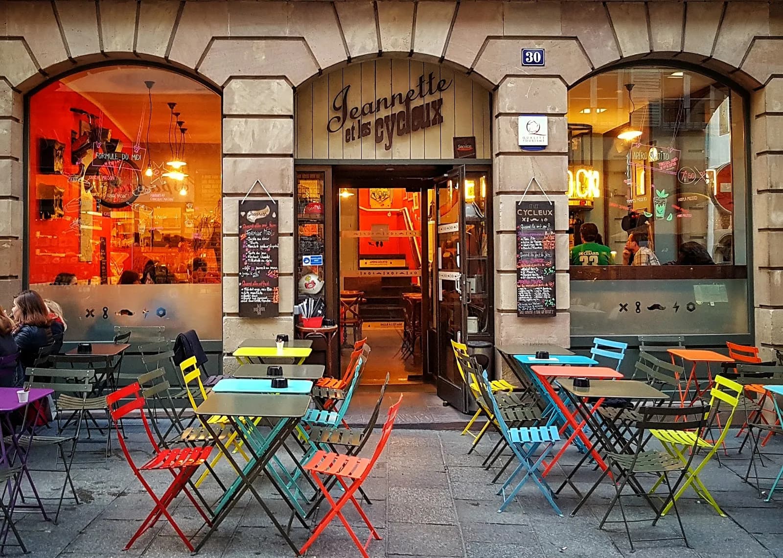 Jeannette and the Cycleux, Restaurants à Grande Île
