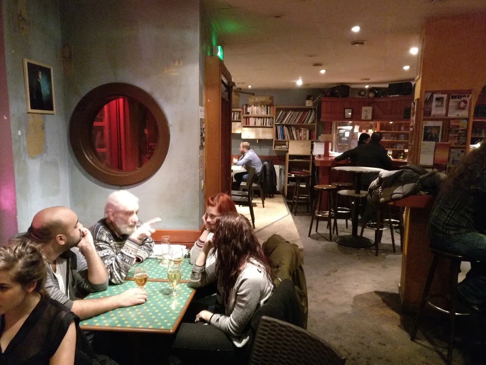 Le Chariot, Bars in Esplanade